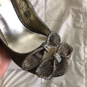 New Nine West sparkly bow pumps